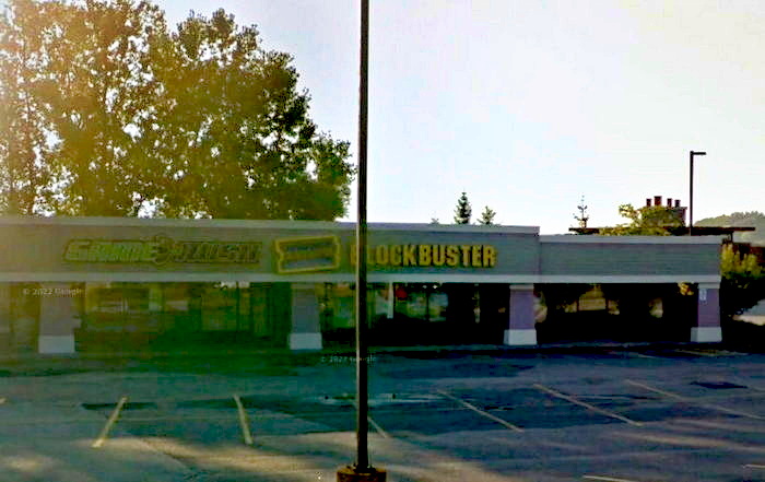 Blockbuster Video - Grand Rapids - 5200 Northland Dr Ne (newer photo)
